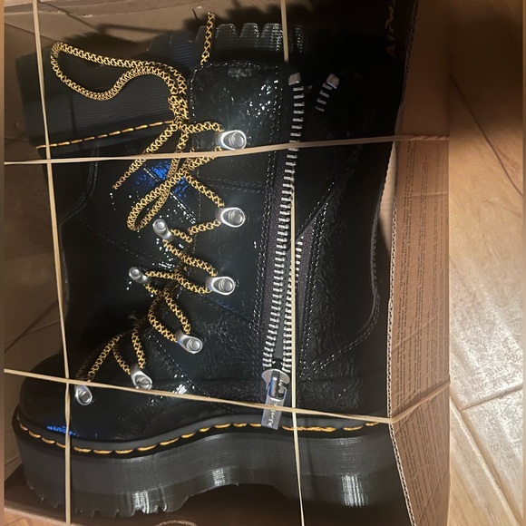 NWT Ghilana Womens platform Dr Martens boots - Picture 4 of 7